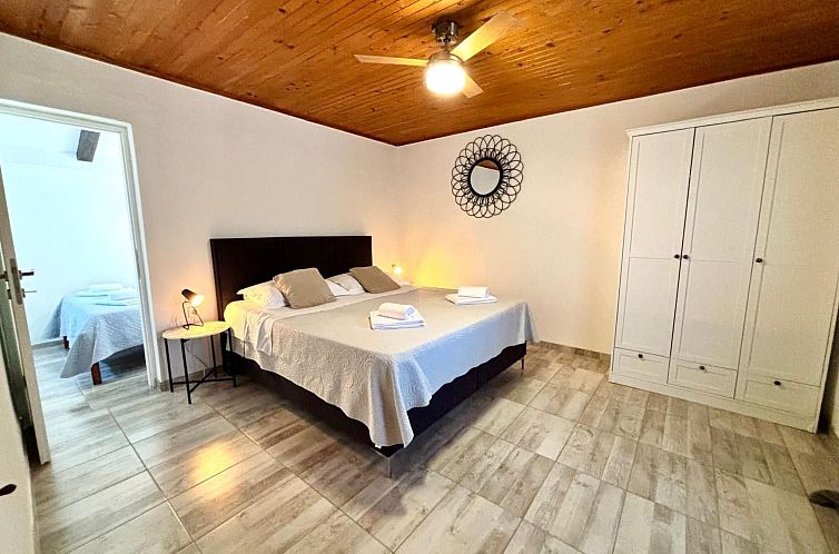 Vakantiehuis in Posedarje mit großem Garten