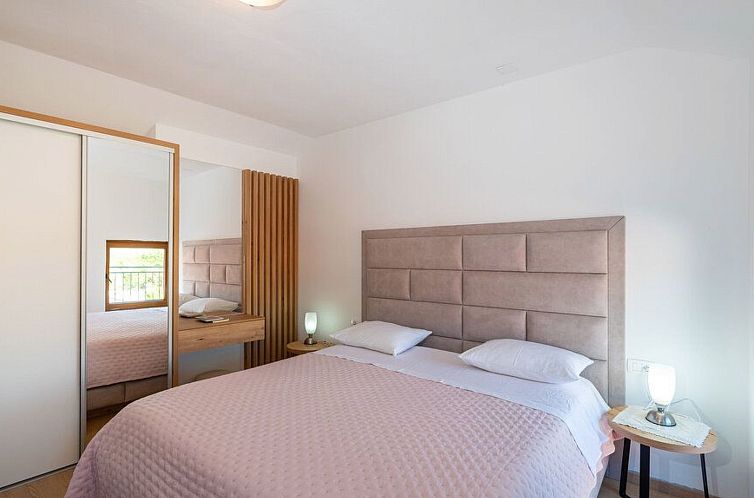 Vakantiehuis mit Jacuzzi-TA Leut Agency