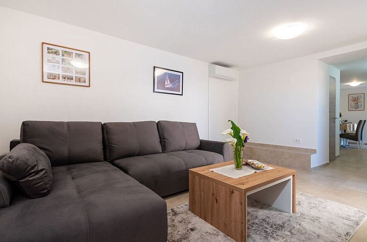 Vakantiehuis mit Jacuzzi-TA Leut Agency