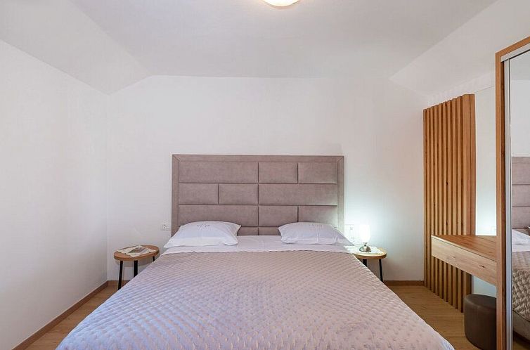 Vakantiehuis mit Jacuzzi-TA Leut Agency