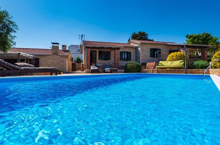 Vakantiehuis Stone villa Tea with pool