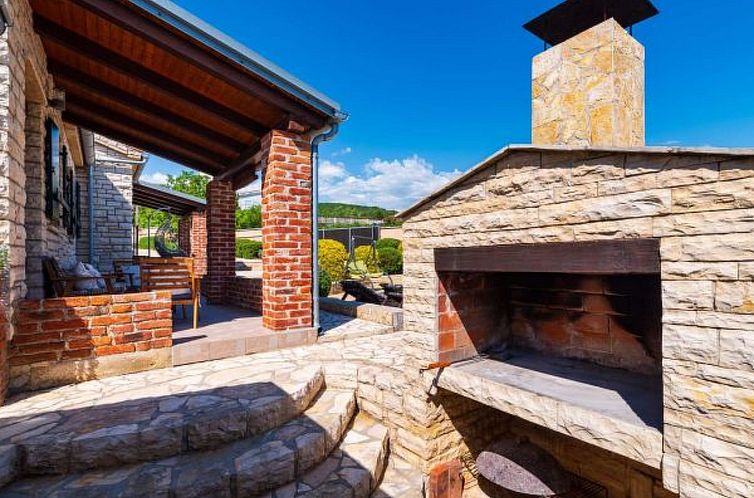 Vakantiehuis Stone villa Tea with pool