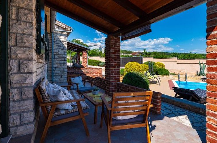 Vakantiehuis Stone villa Tea with pool