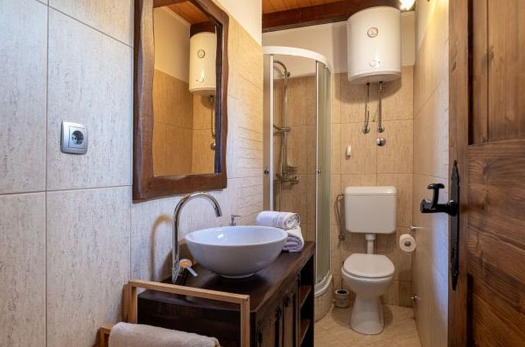 Vakantiehuis Stone villa Tea with pool