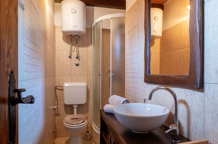 Vakantiehuis Stone villa Tea with pool