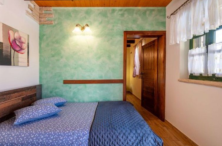 Vakantiehuis Stone villa Tea with pool