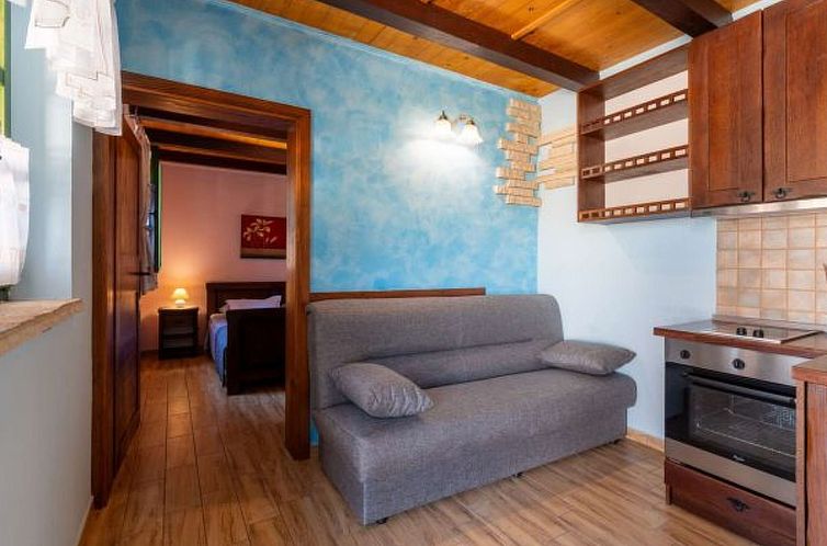 Vakantiehuis Stone villa Tea with pool