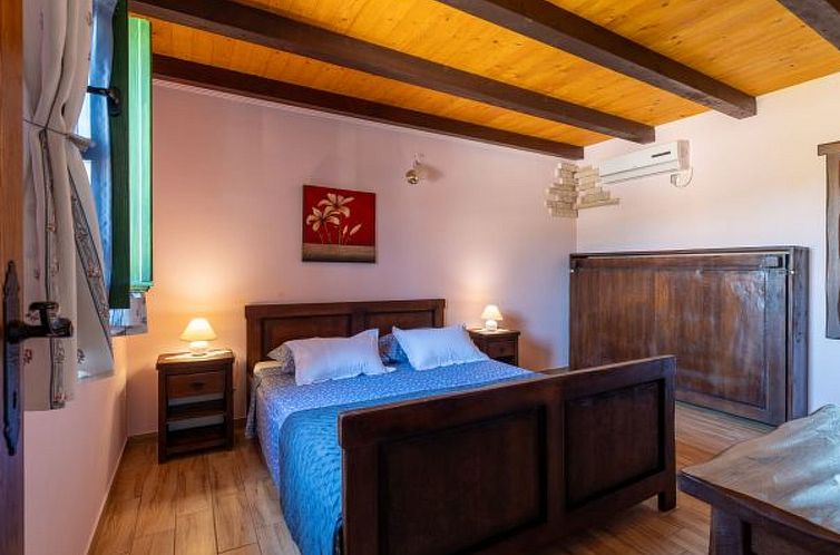 Vakantiehuis Stone villa Tea with pool