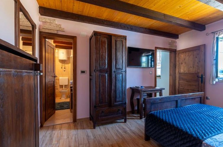 Vakantiehuis Stone villa Tea with pool