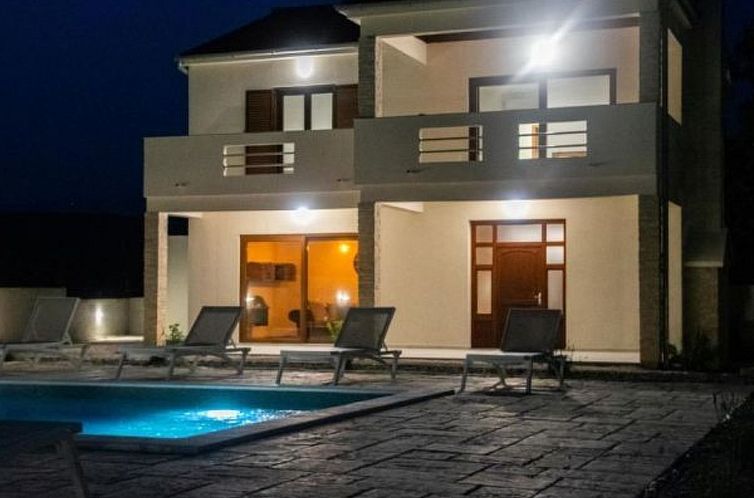 Unterkunft 10310210 - Ferienhaus Dalmatien - Vakantiehuis Zen Garden Villa with heated pool