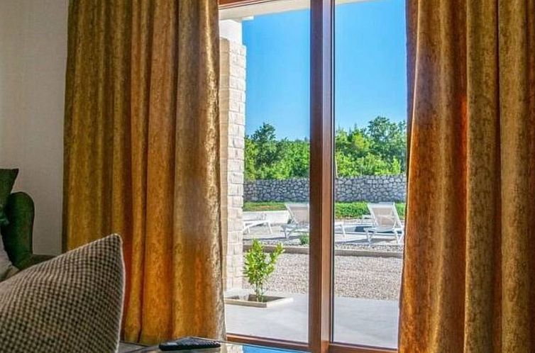 Vakantiehuis Zen Garden Villa with heated pool