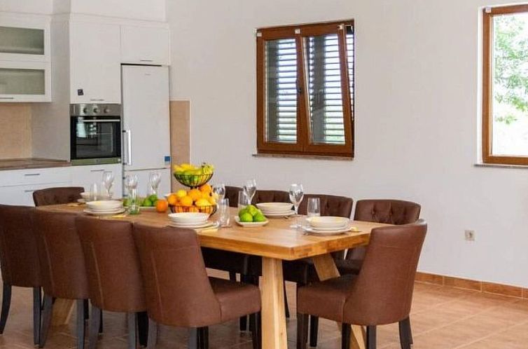 Vakantiehuis Zen Garden Villa with heated pool