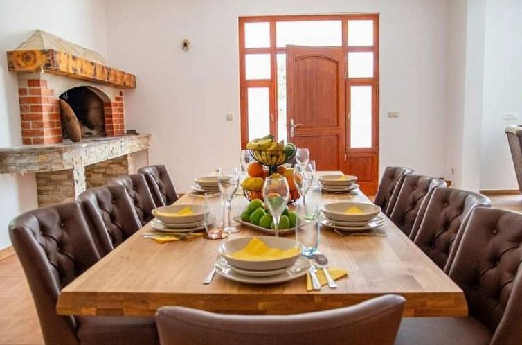 Vakantiehuis Zen Garden Villa with heated pool