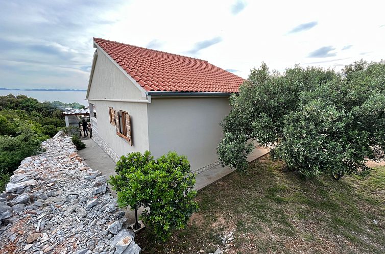 Vakantiehuis Modernes Ferienhaus Robinson in Dobropoljana