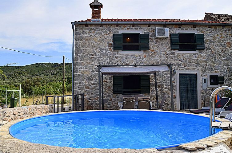 Vakantiehuis in Dobropoljana mit Privatem Pool