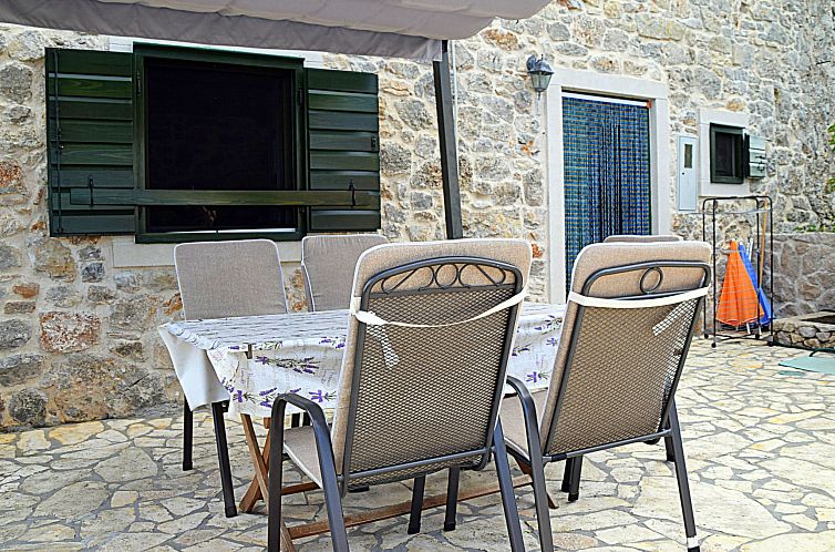 Vakantiehuis in Dobropoljana mit Privatem Pool