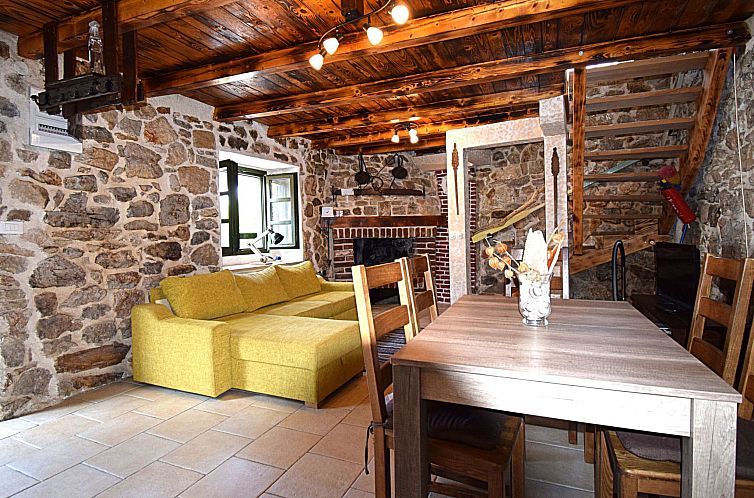 Vakantiehuis in Dobropoljana mit Privatem Pool