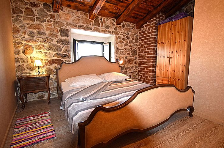 Vakantiehuis in Dobropoljana mit Privatem Pool