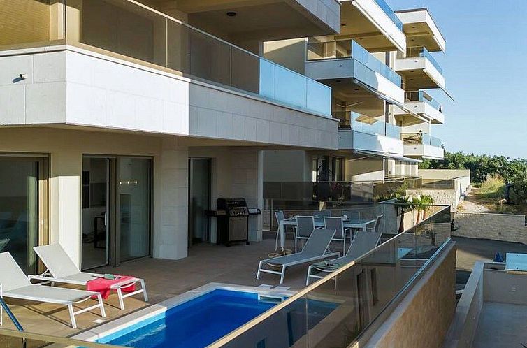 Appartement Apartman DeLux with private pool