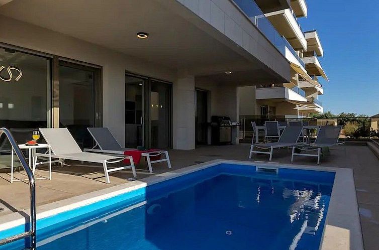 Appartement Apartman DeLux with private pool