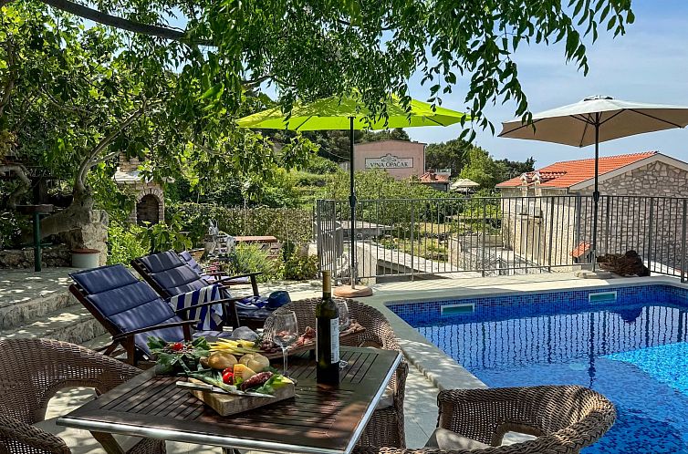Vakantiehuis Charmantes Steinhaus mit Pool und Meerblick