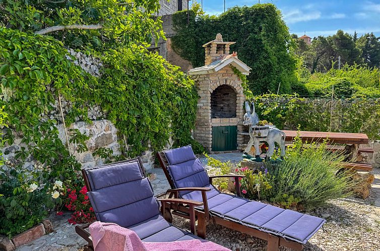 Vakantiehuis Charmantes Steinhaus mit Pool und Meerblick