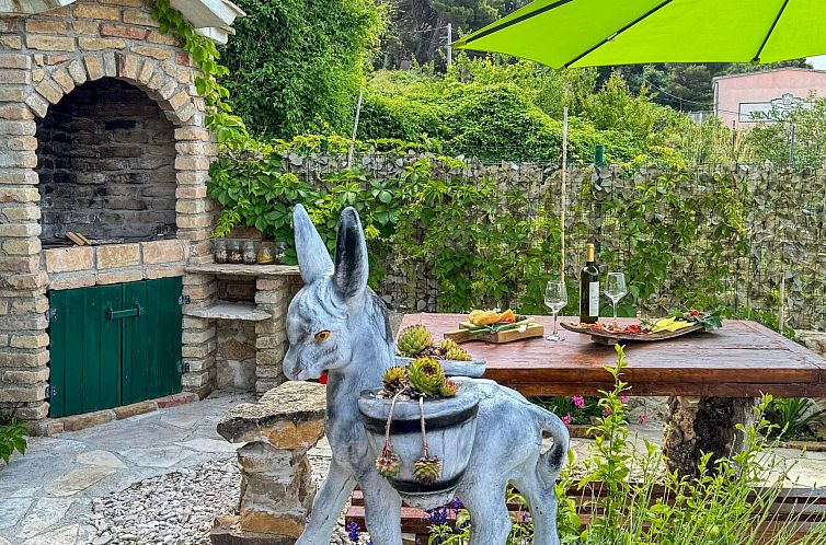 Vakantiehuis Charmantes Steinhaus mit Pool und Meerblick