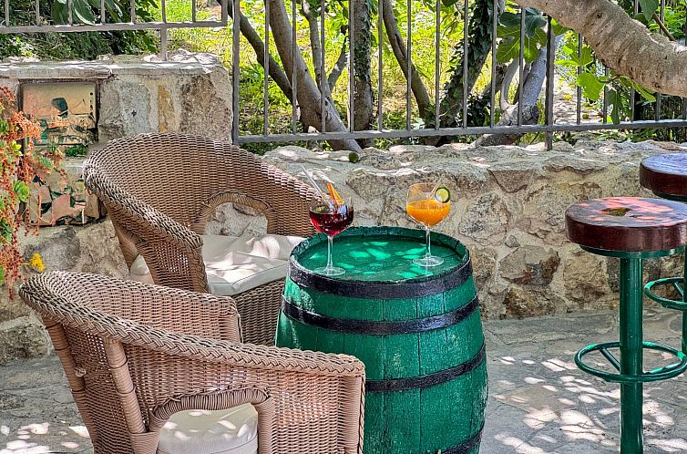 Vakantiehuis Charmantes Steinhaus mit Pool und Meerblick