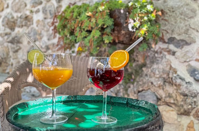 Vakantiehuis Charmantes Steinhaus mit Pool und Meerblick