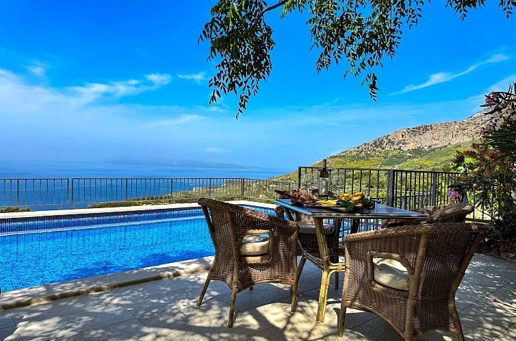 Vakantiehuis Charmantes Steinhaus mit Pool und Meerblick