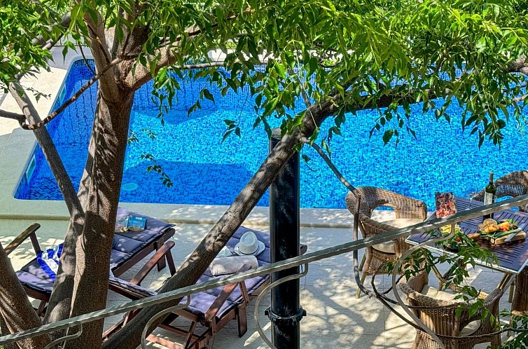 Vakantiehuis Charmantes Steinhaus mit Pool und Meerblick