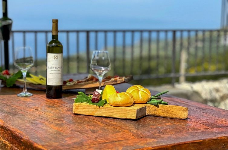 Vakantiehuis Charmantes Steinhaus mit Pool und Meerblick