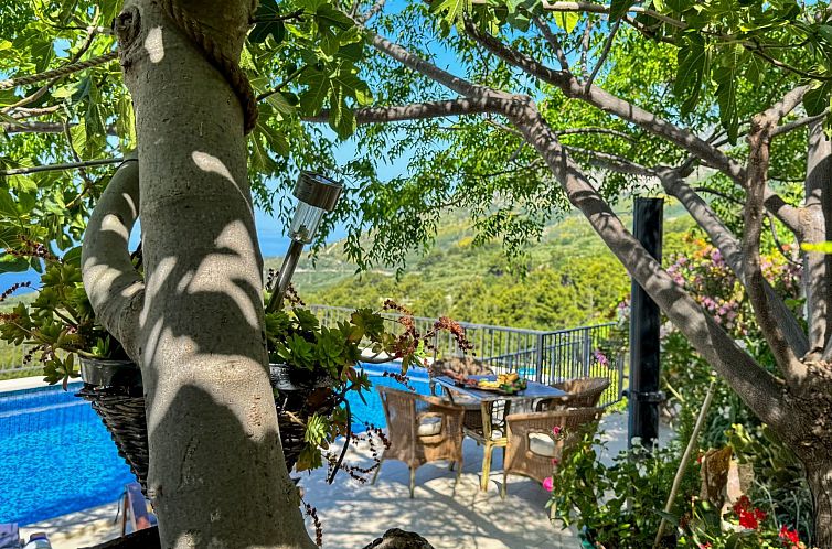 Vakantiehuis Charmantes Steinhaus mit Pool und Meerblick