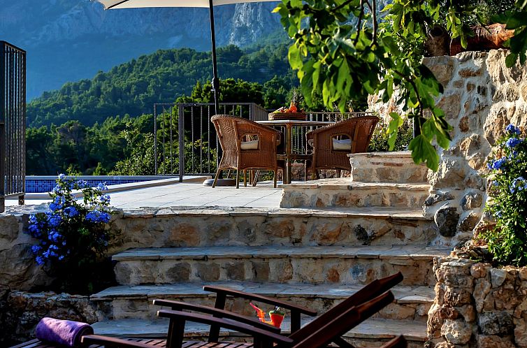 Vakantiehuis Charmantes Steinhaus mit Pool und Meerblick