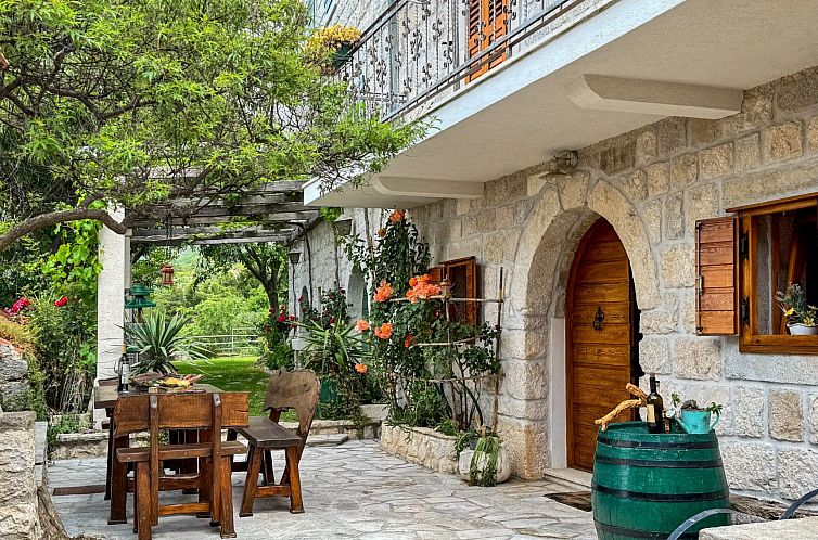 Vakantiehuis Charmantes Steinhaus mit Pool und Meerblick