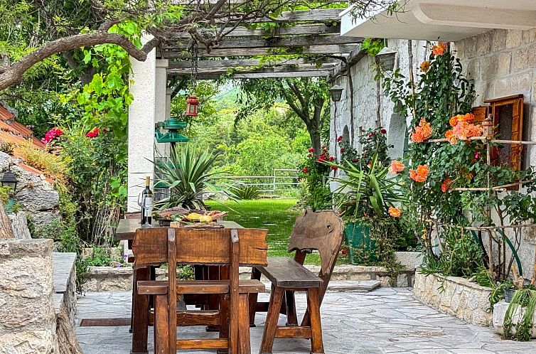 Vakantiehuis Charmantes Steinhaus mit Pool und Meerblick