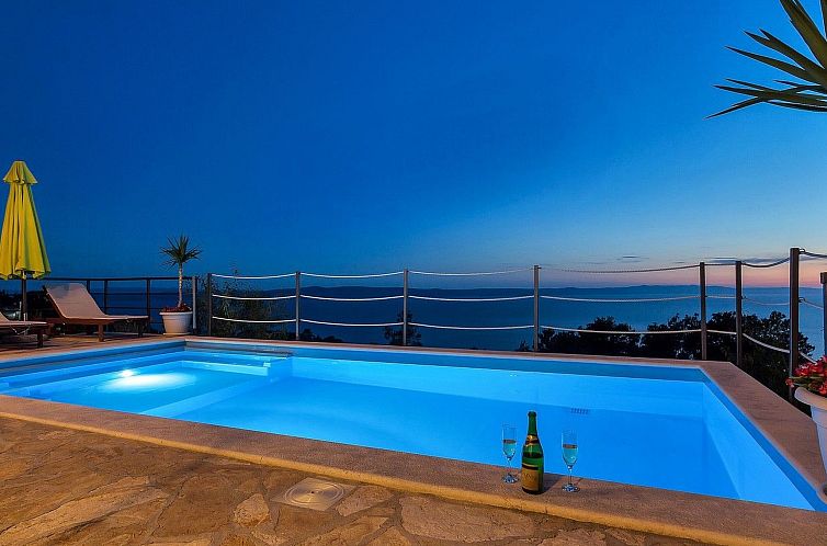 Vakantiehuis Renoviertes Ferienhaus in Tučepi mit Privatem 