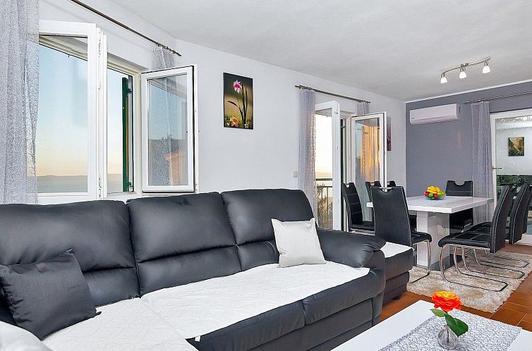 Vakantiehuis Renoviertes Ferienhaus in Tučepi mit Privatem 