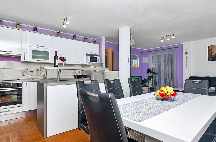 Vakantiehuis Renoviertes Ferienhaus in Tučepi mit Privatem 