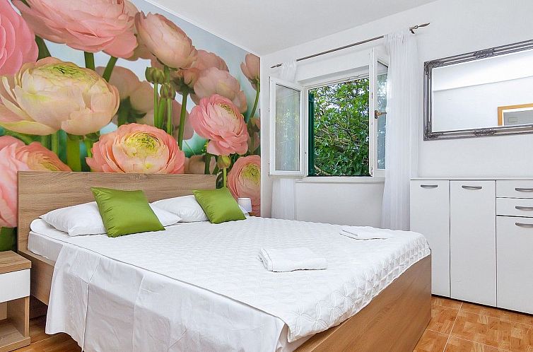 Vakantiehuis Renoviertes Ferienhaus in Tučepi mit Privatem 