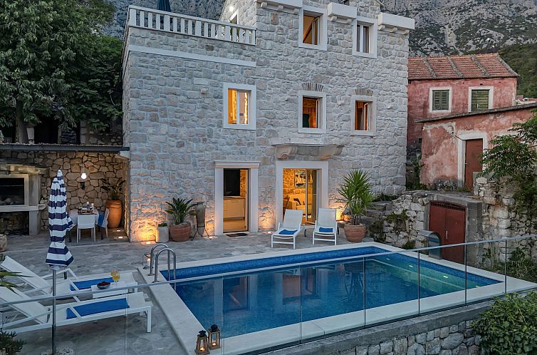 Vakantiehuis Schönes Steinhaus Villa Toni mit Pool