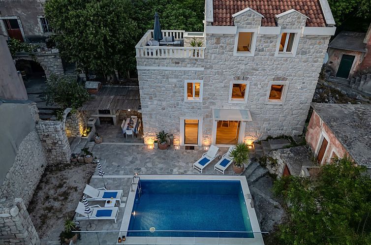 Vakantiehuis Schönes Steinhaus Villa Toni mit Pool