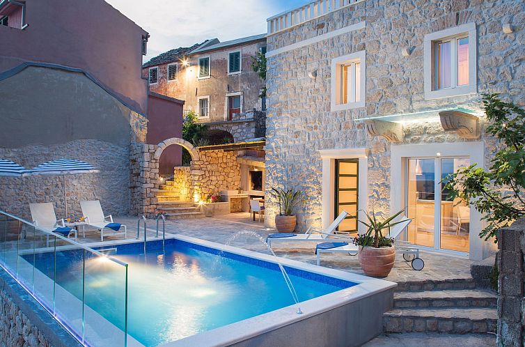 Vakantiehuis Schönes Steinhaus Villa Toni mit Pool