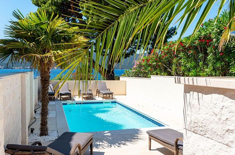 Unterkunft 10310810 - Ferienhaus Dalmatien - Vakantiehuis Suartini Viganj mit einem Pool