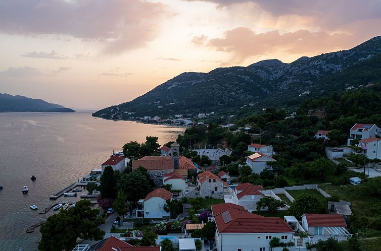 Vakantiehuis Suartini Viganj mit einem Pool