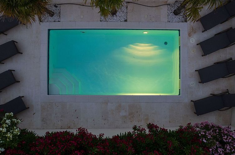 Vakantiehuis Suartini Viganj mit einem Pool