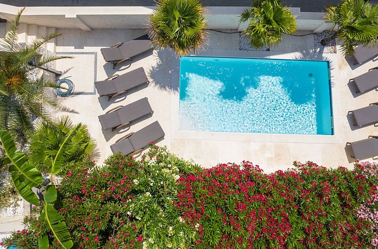 Vakantiehuis Suartini Viganj mit einem Pool