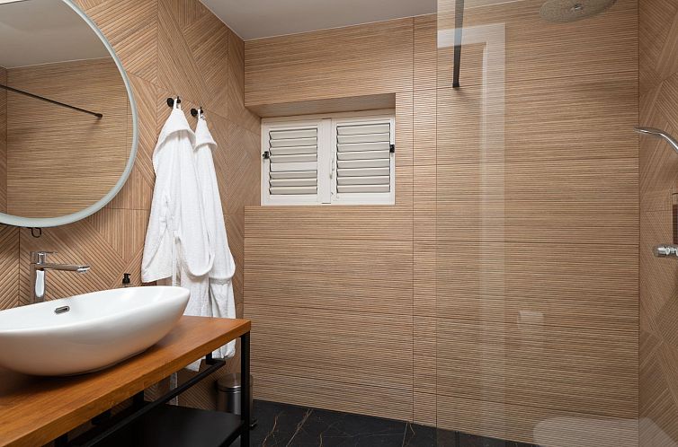 Vakantiehuis Suartini Viganj mit einem Jakuzzi