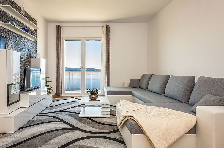 Guest house 10311129 - Apartment Dalmatia - Appartement Große Wohnung in Omiš mit Möbliertem Balkon