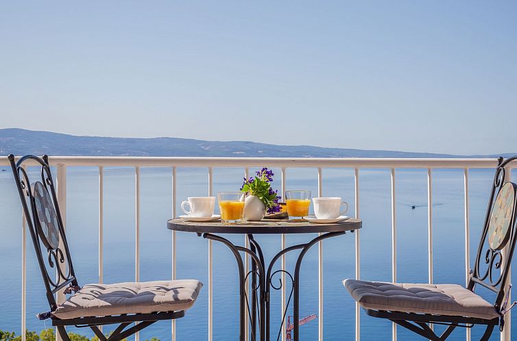 Appartement Große Wohnung in Omiš mit Möbliertem Balkon